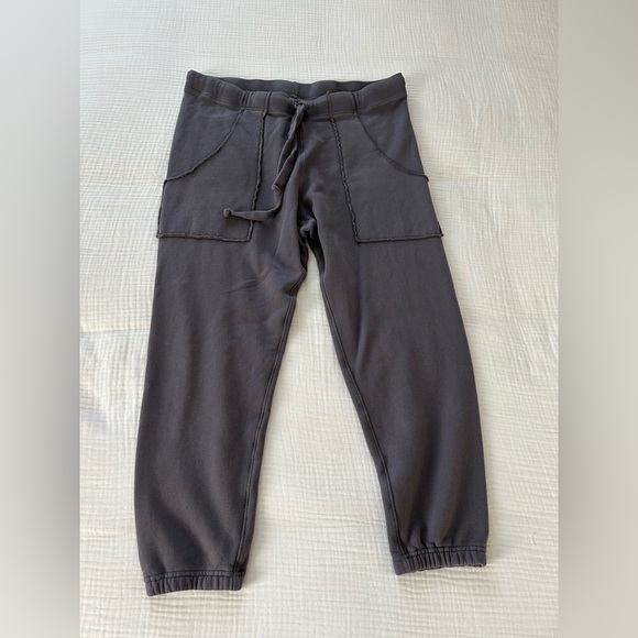Frank & Eileen Eamon Jogger Sweatpants
Elephant Gray
Size Large
Triple Fleece - Picture 1 of 11